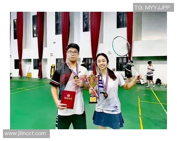 广州羽毛球队在城市联赛中以84分稳居榜首展现强劲实力